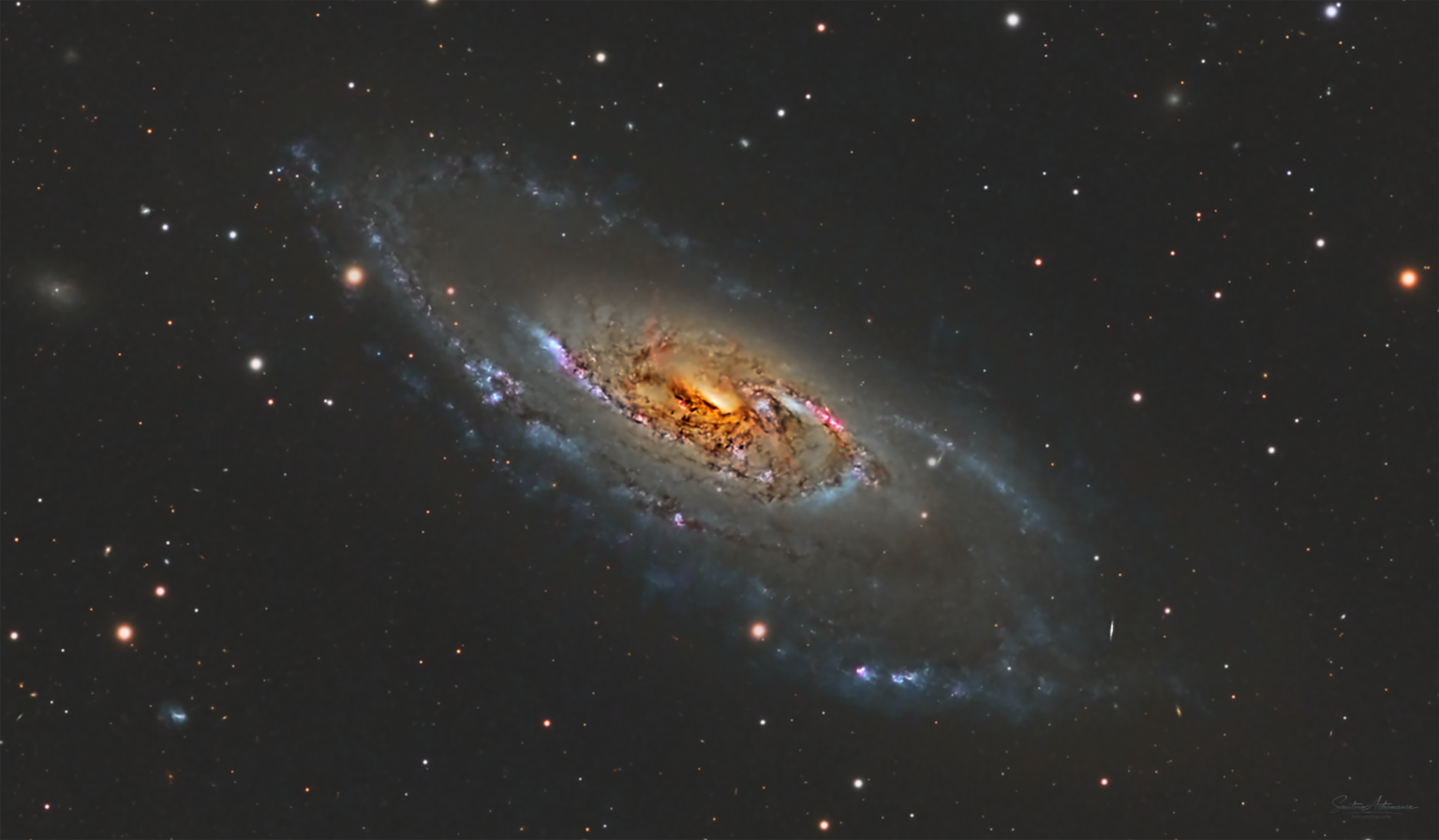 Zoom sur M106